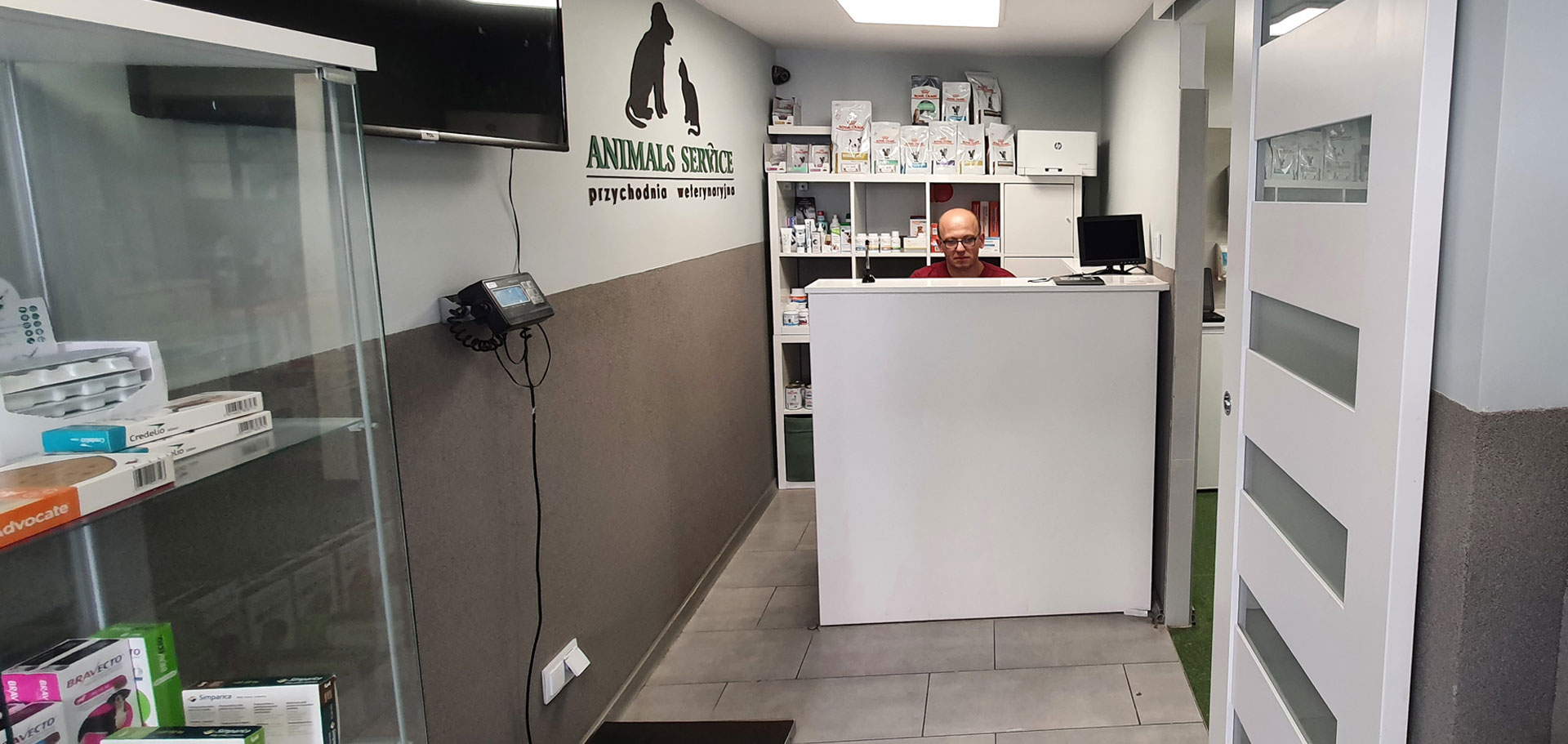 Recepcja i poczekalnia przychodni Animals Service